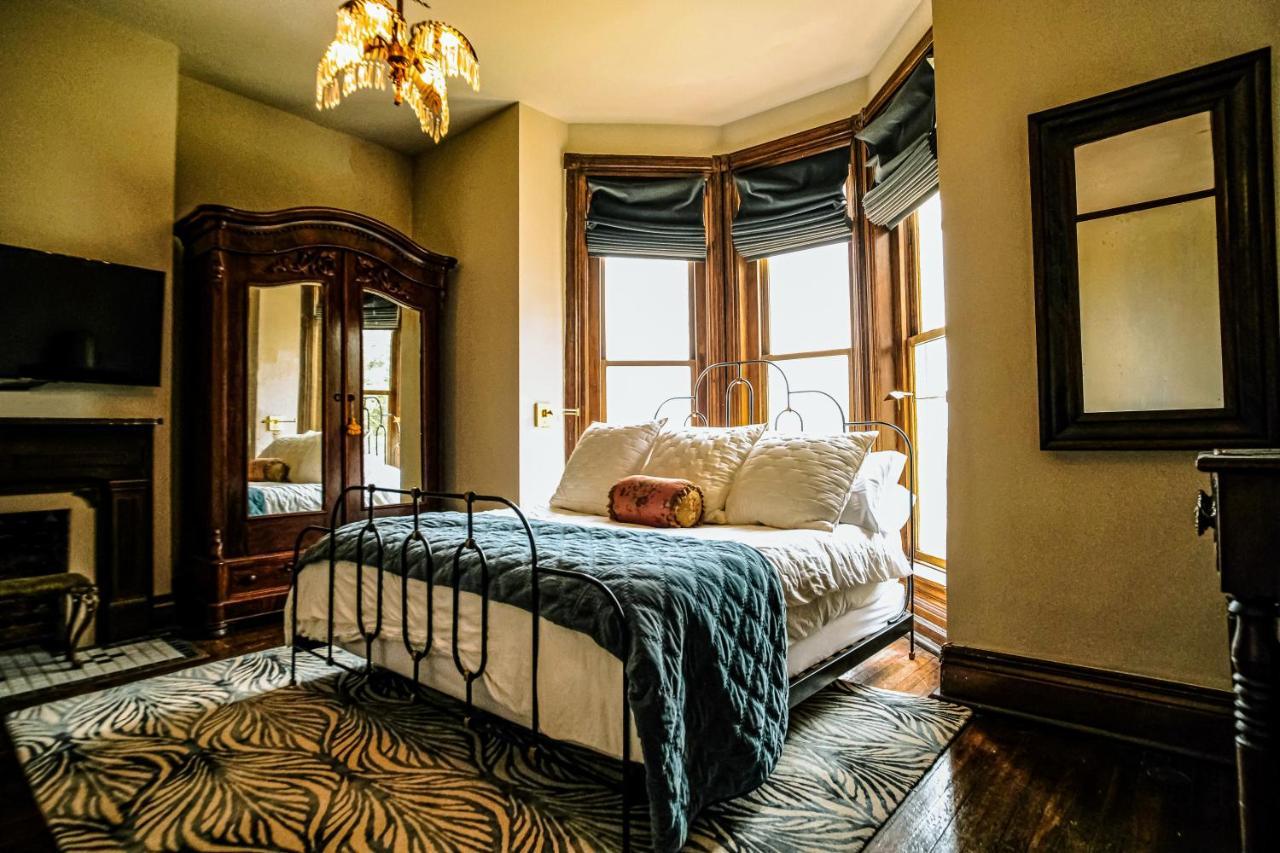 Henrie House I Luxury 4br Downtown Historic Gem With Library & Patio Holiday home