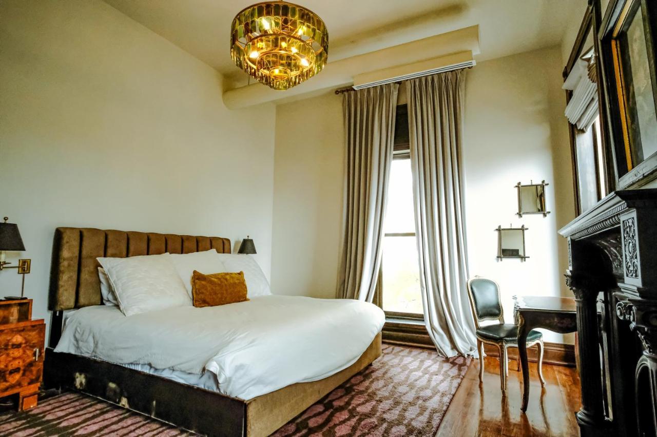 Henrie House I Luxury 4br Downtown Historic Gem With Library & Patio *