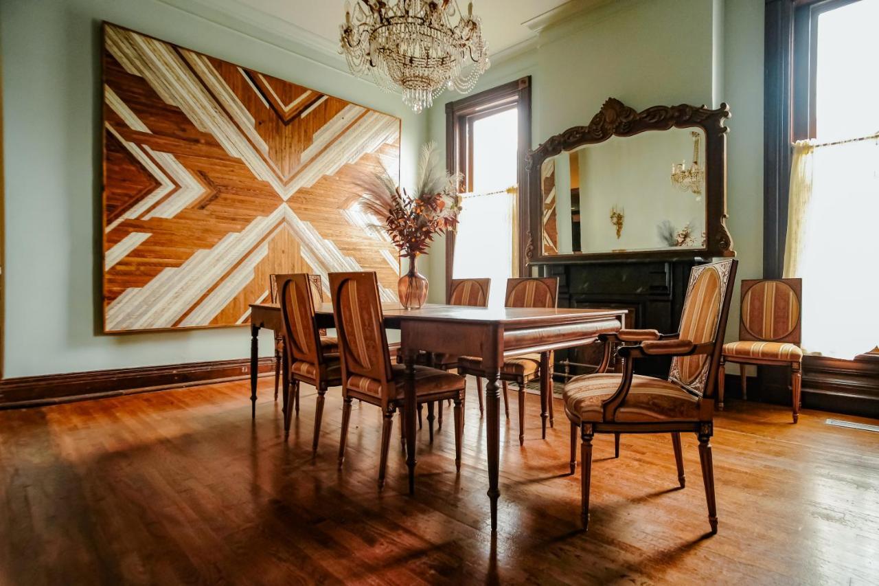 Henrie House I Luxury 4br Downtown Historic Gem With Library & Patio Holiday home Nashville