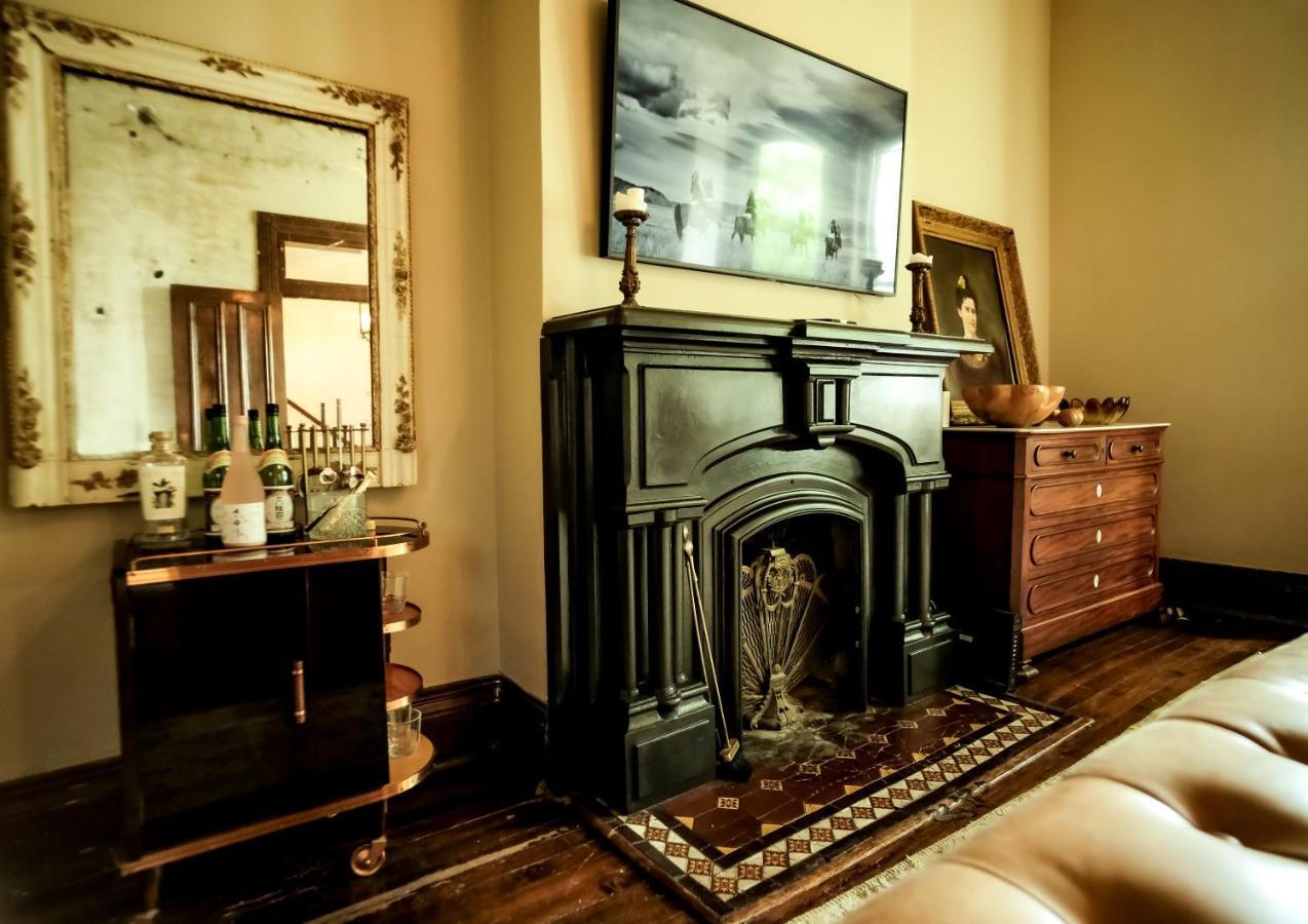 Henrie House I Luxury 4br Downtown Historic Gem With Library & Patio Nashville