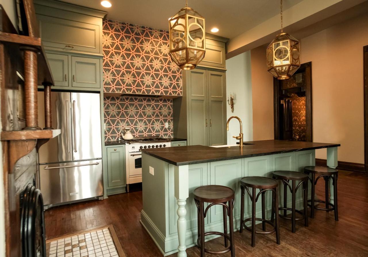 Henrie House I Luxury 4br Downtown Historic Gem With Library & Patio *