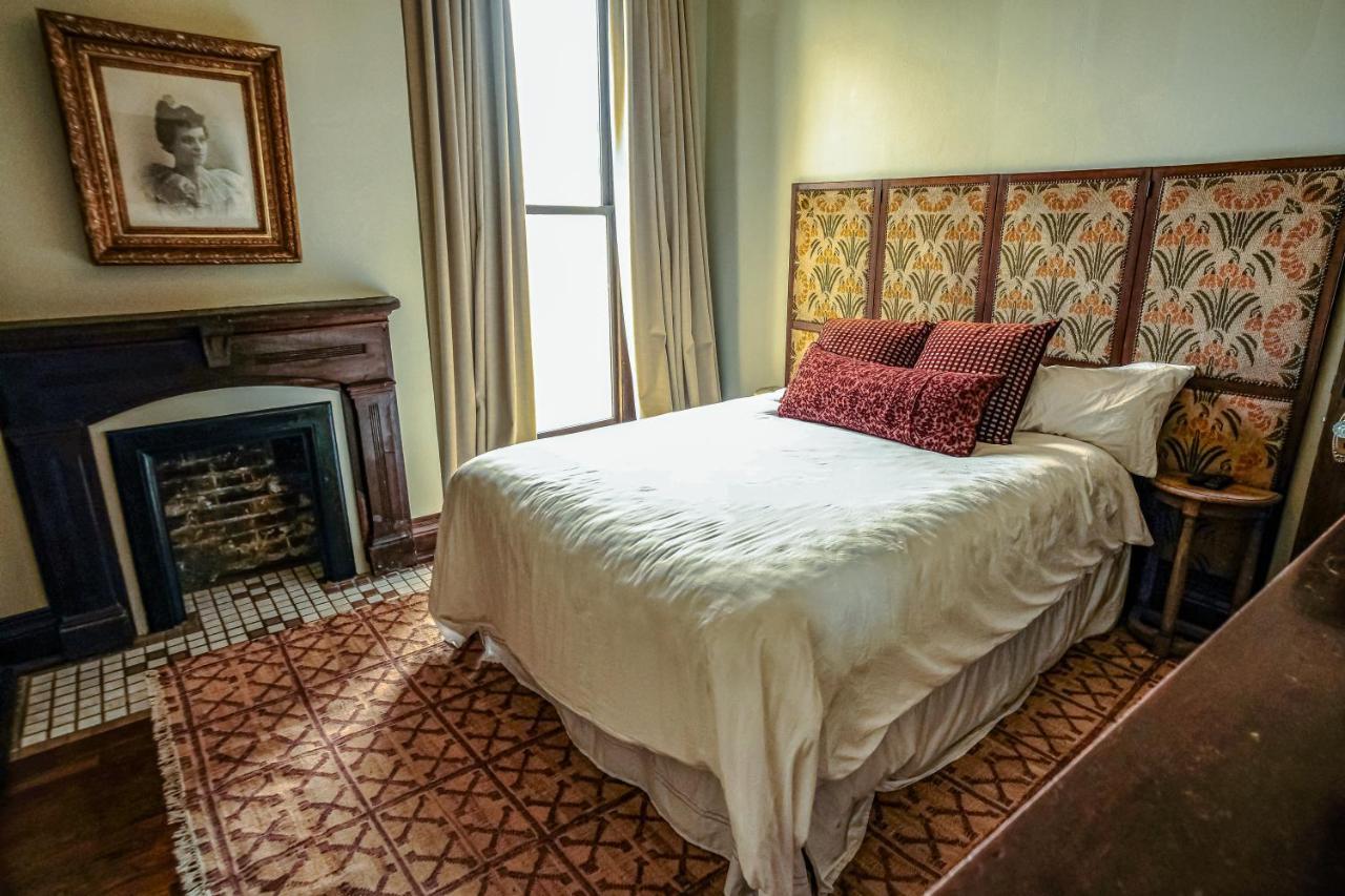 Henrie House I Luxury 4br Downtown Historic Gem With Library & Patio Holiday home