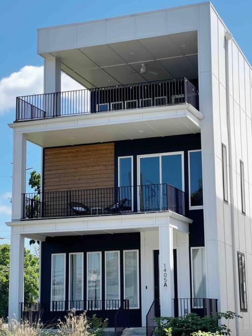 Downtown & Skyline Views