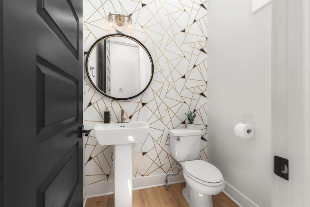 Huge Rooftop Patio At Stunning Spacious House Holiday home