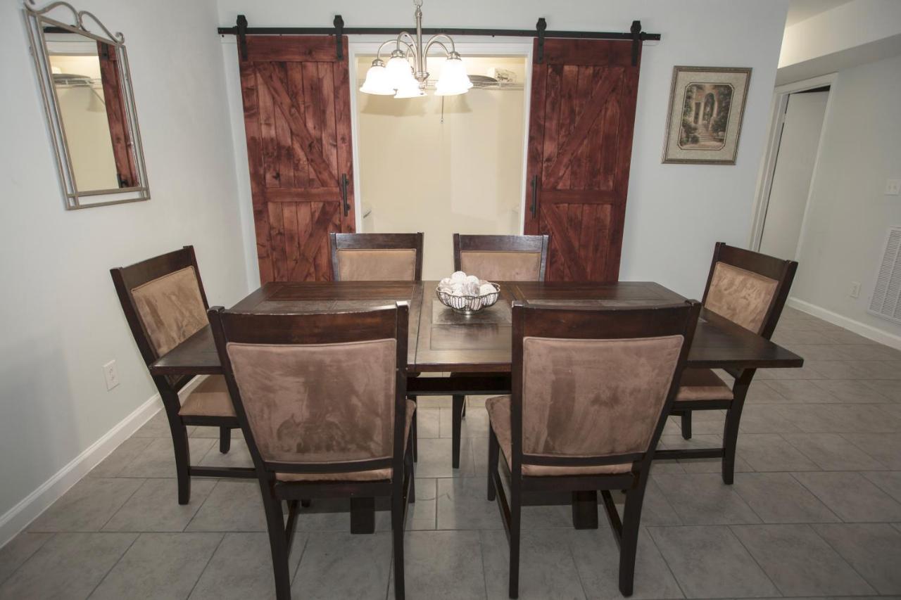 Elegant 3 Bedroom Apt With Free Parking And Balcony