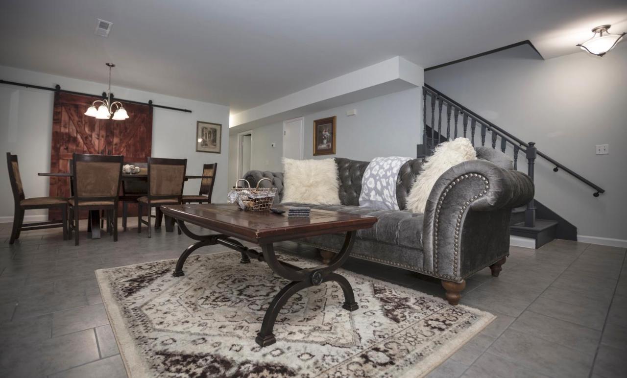 Apartment Elegant 3 Bedroom Apt With Free Parking And Balcony