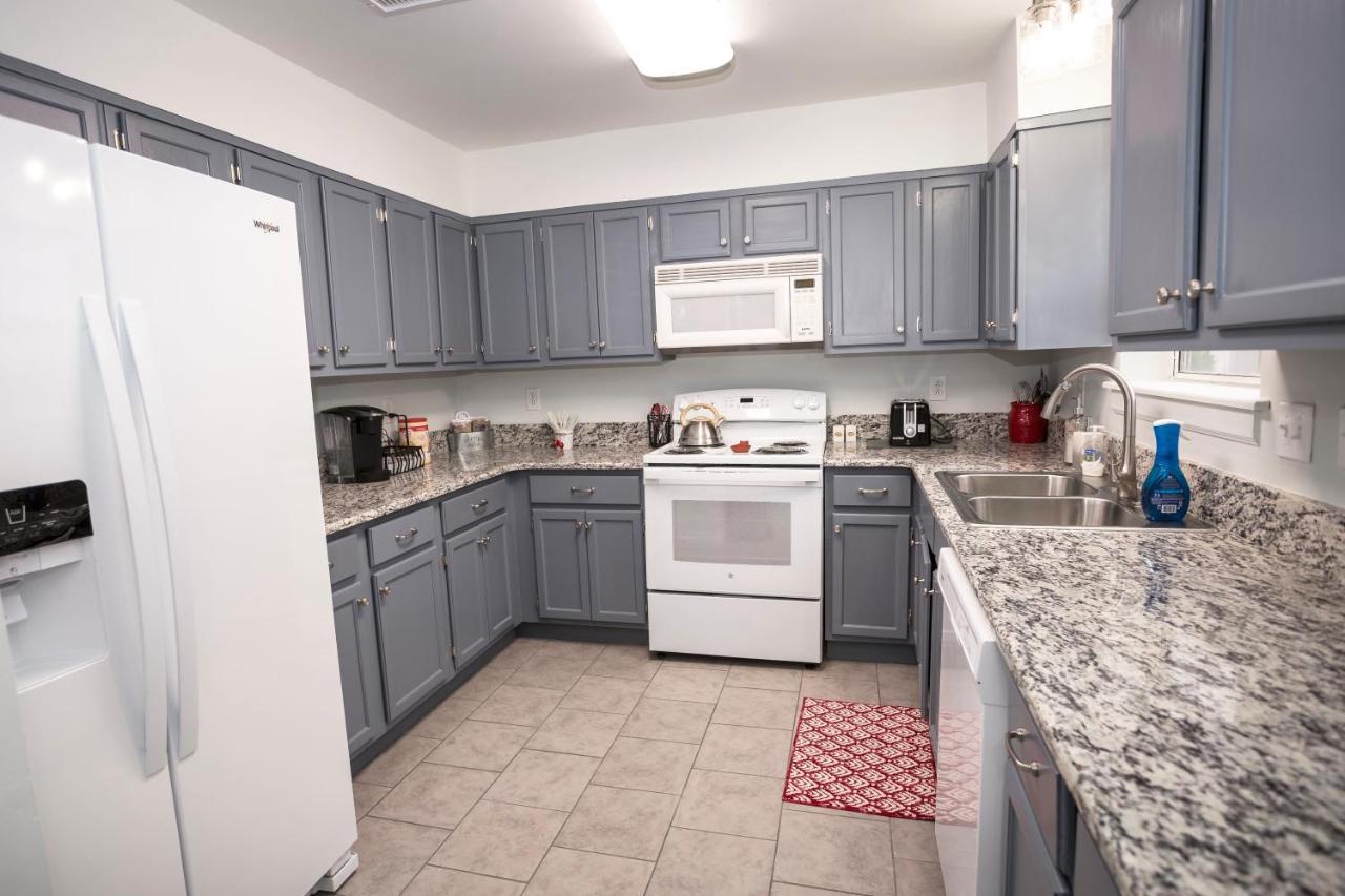 Elegant 3 Bedroom Apt With Free Parking And Balcony Apartment Nashville