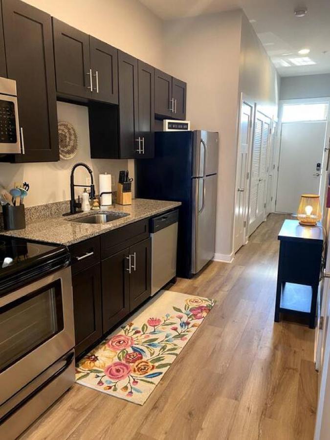 Refreshing 2 Bedroom, 3 Bed W Free Parking Near Restaurants Holiday home *