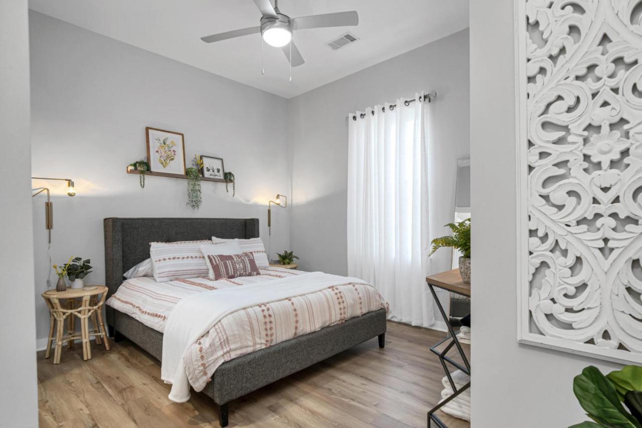 Refreshing 2 Bedroom, 3 Bed W Free Parking Near Restaurants Holiday home Nashville