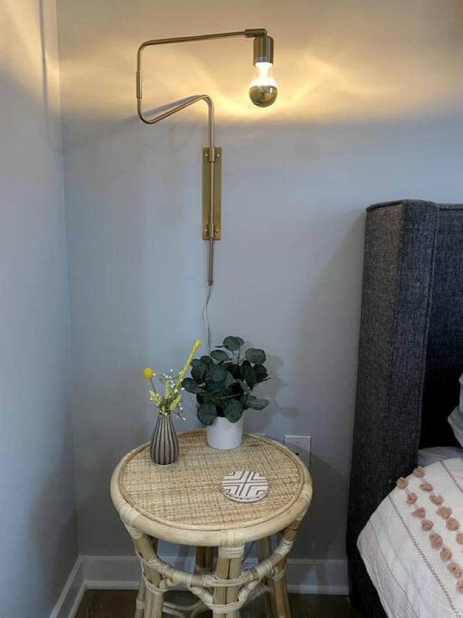 Refreshing 2 Bedroom, 3 Bed W Free Parking Near Restaurants