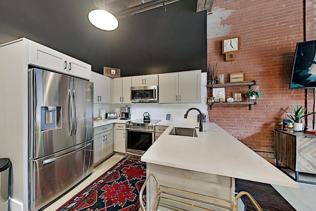 Holiday home One-of-a-kind! Roll Up Garage Door-pool, Speakeasy *