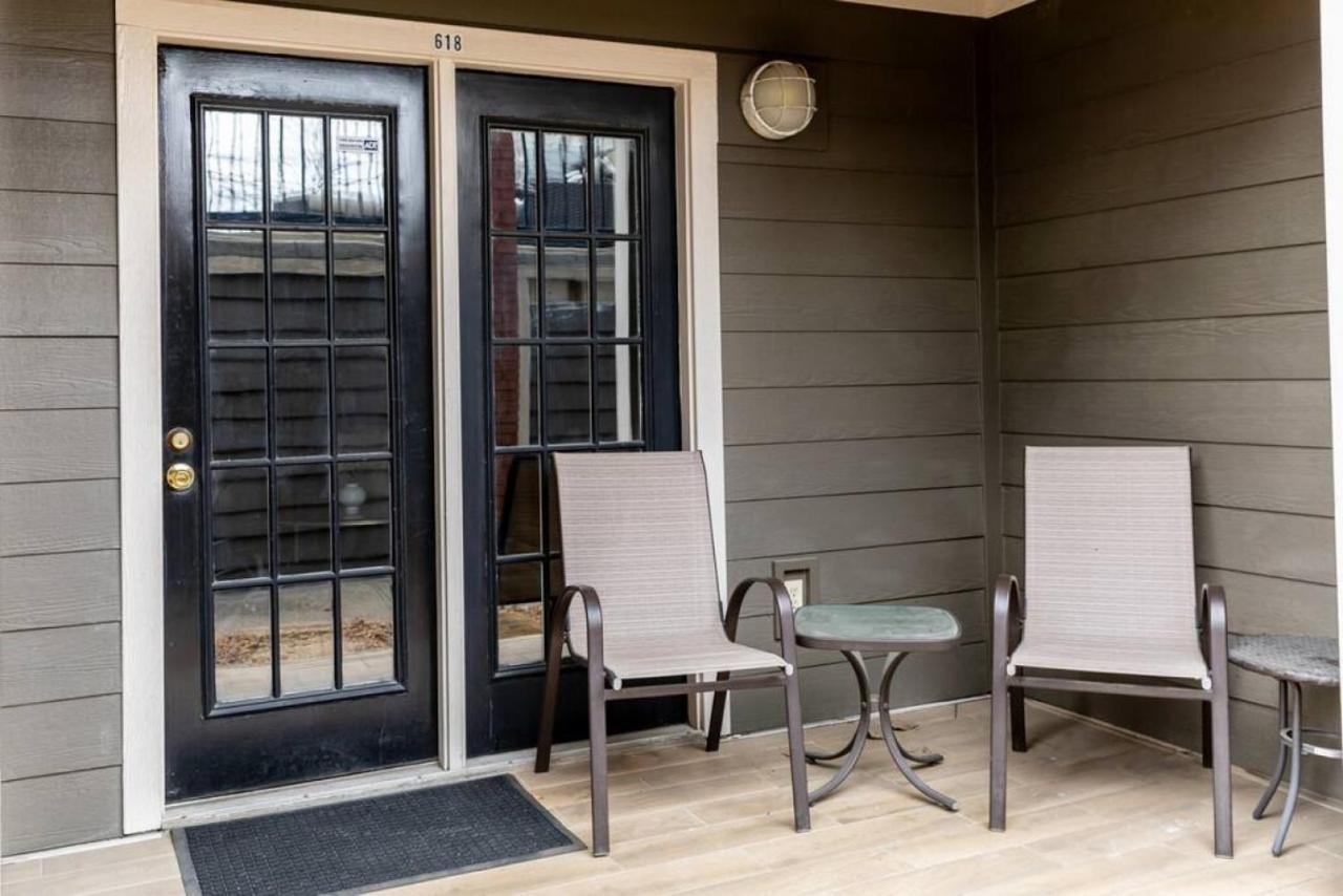 Downtown Condo, Walk To Broadway With Free Parking Apartment