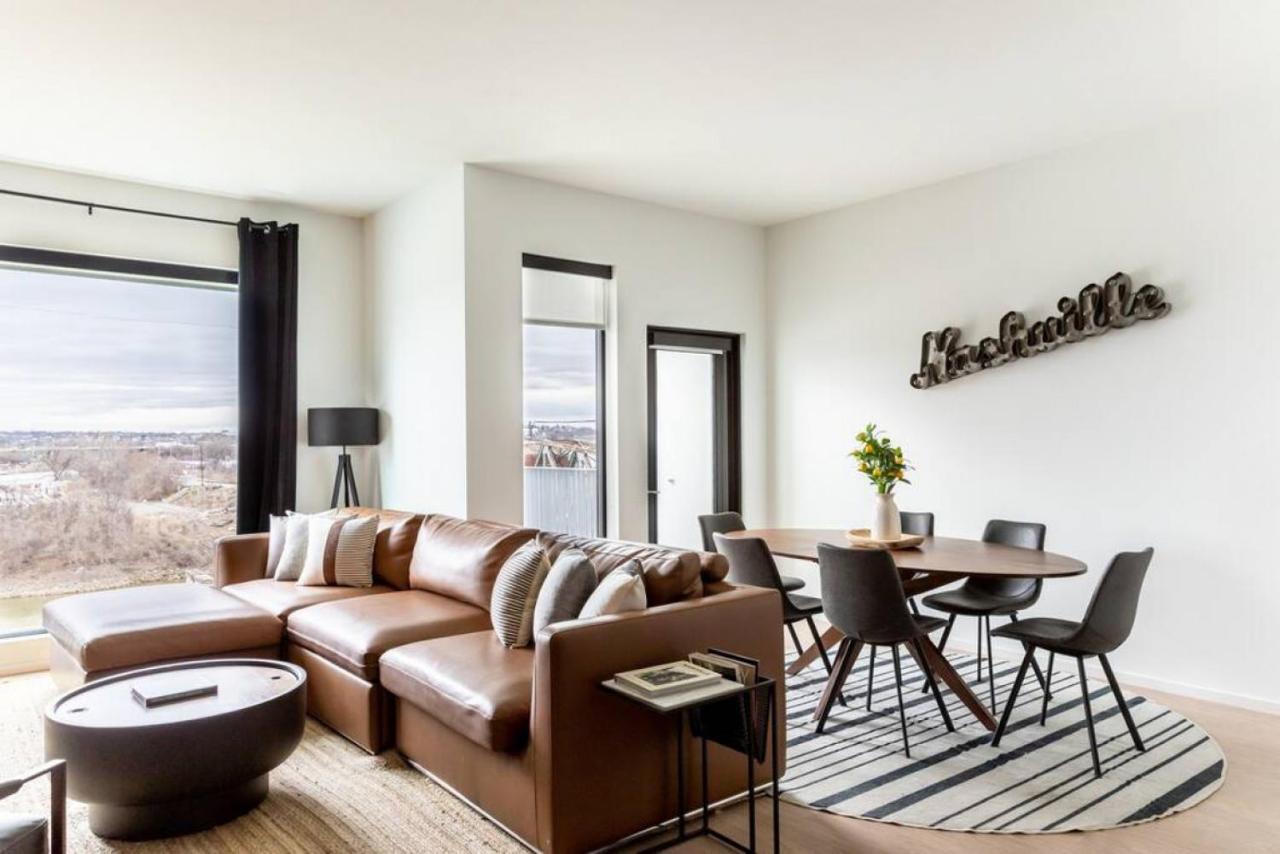 Stunning River View Walk To Downtown Rooftop Patio * Nashville