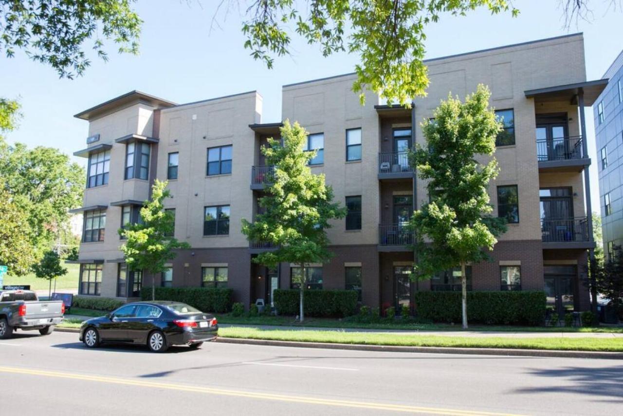 Holiday home Walk To Vanderbilt And Belmont - Shuffle Board And Free Parking