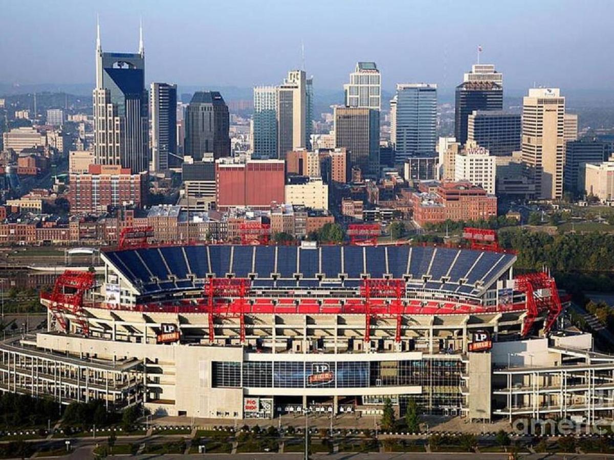 Walk To Downtown Broadway With Pool, Parking And Patio Apartment Nashville