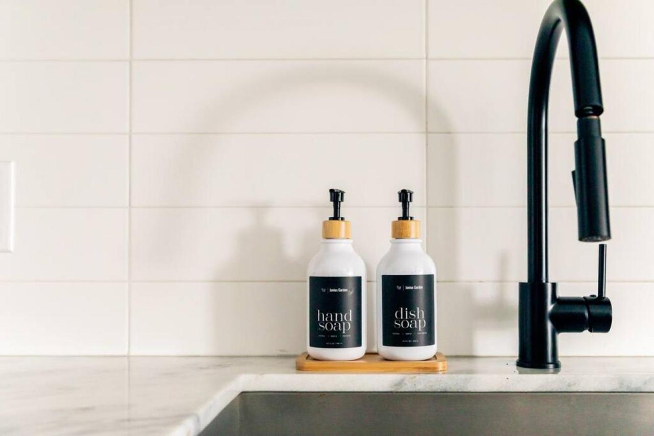 Stunning River View Walk To Downtown Rooftop Patio * Nashville