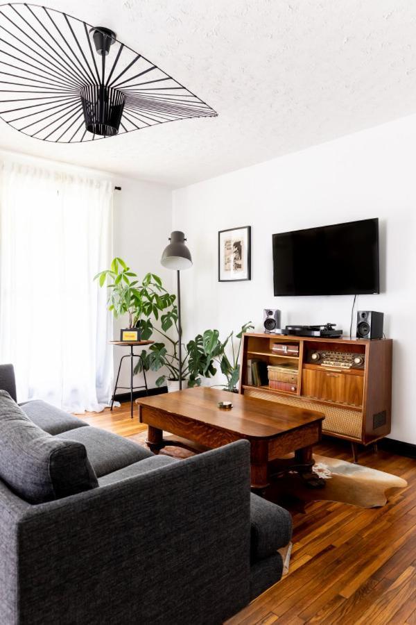 Mid-century Modern Near Downtown With Free Parking