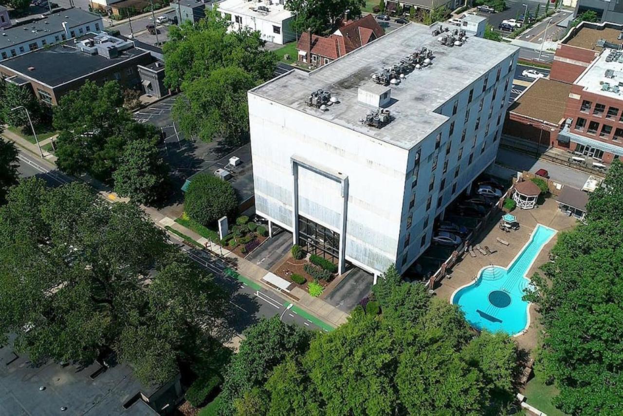Famous Music Row Presidential 2 Bedroom, 2 Bathroom, 4 Beds Holiday home Nashville