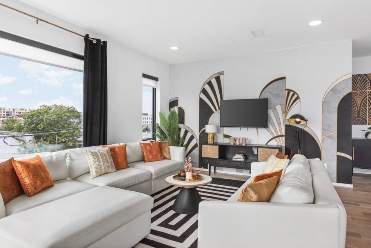 Apartment 3 Bedroom Oasis On The River With 2 Private Patios