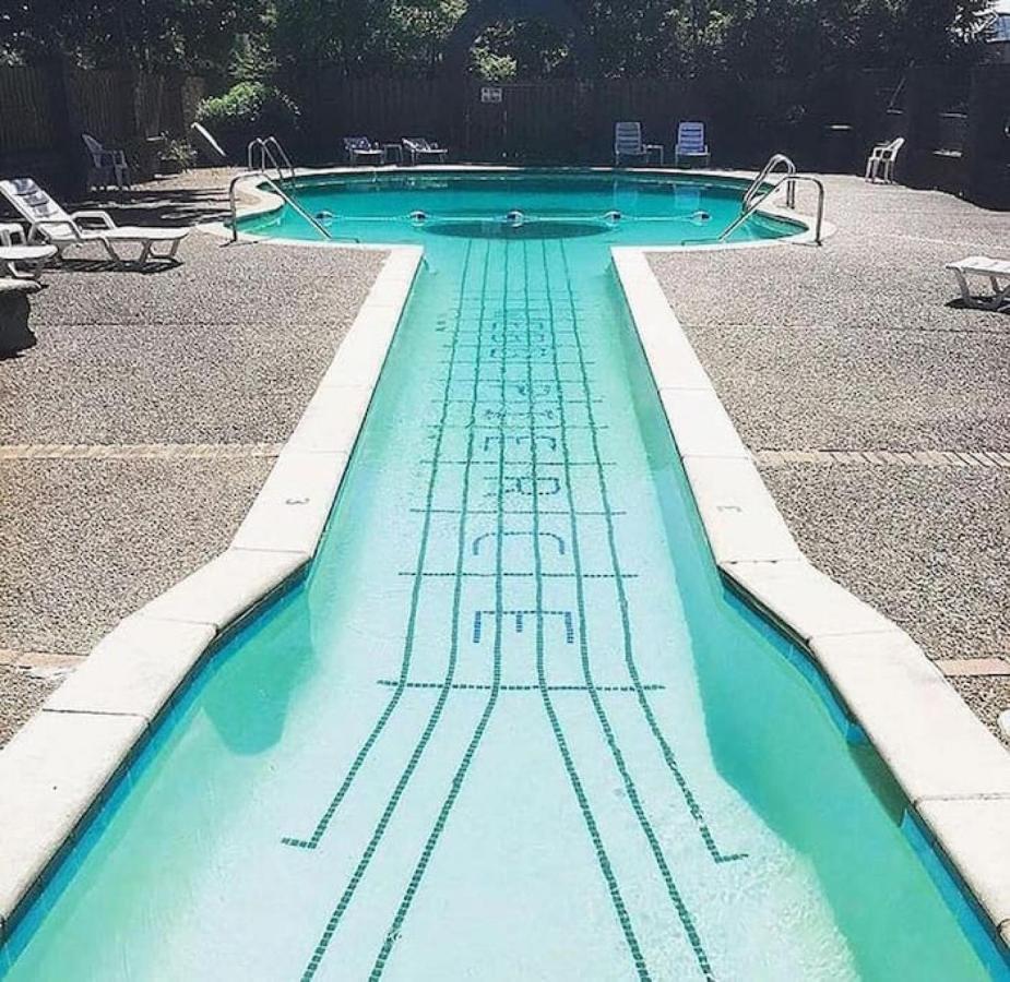 Music 2 Bedroom 5 Beds Pool Parking