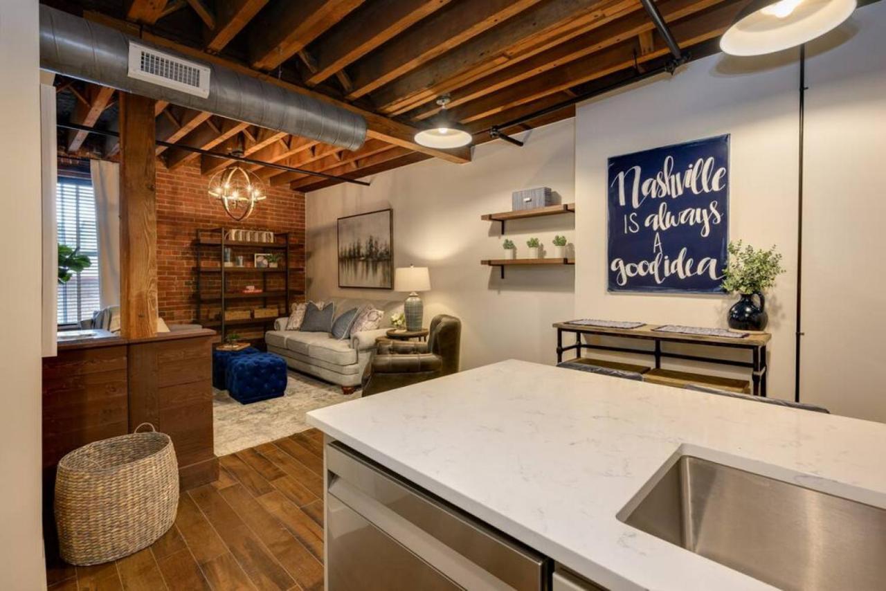 Regal Retreat In Pool Gym Free Parking Nashville