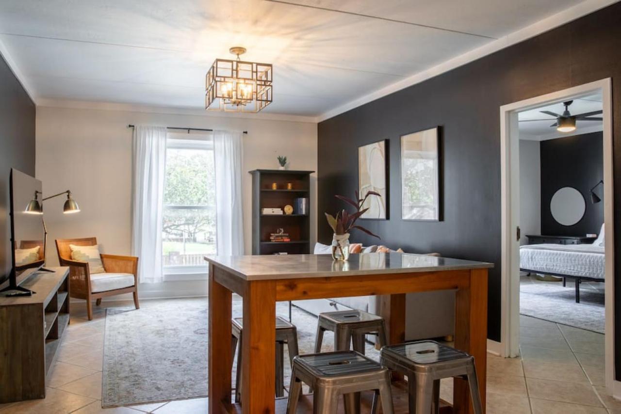 Famous Music Row Presidential 2 Bedroom, 2 Bathroom, 4 Beds *