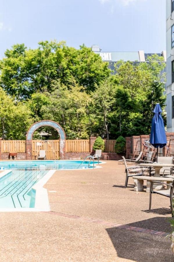 Famous Music Row Presidential 2 Bedroom, 2 Bathroom, 4 Beds *
