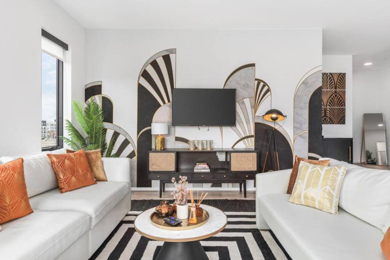 3 Bedroom Oasis On The River With 2 Private Patios Apartment *