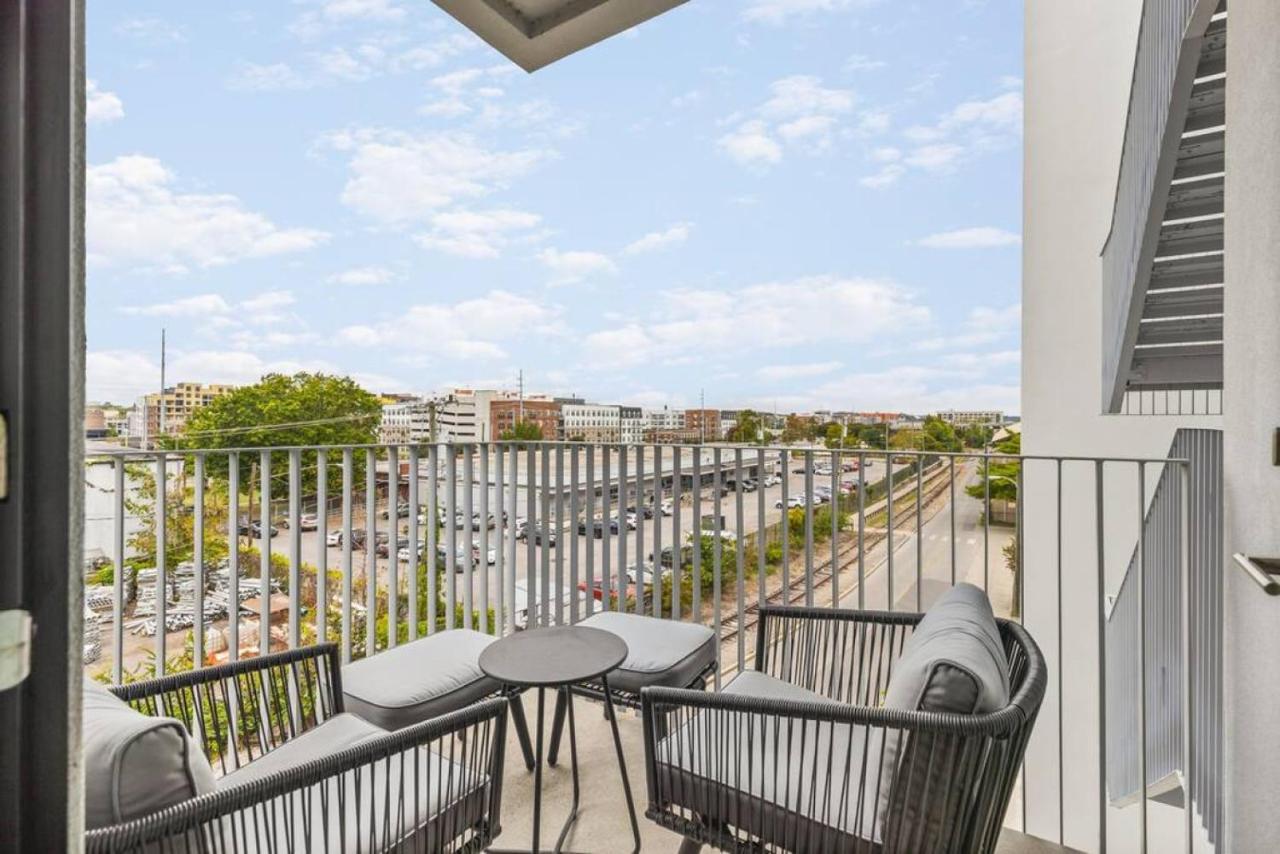 3 Bedroom Oasis On The River With 2 Private Patios *