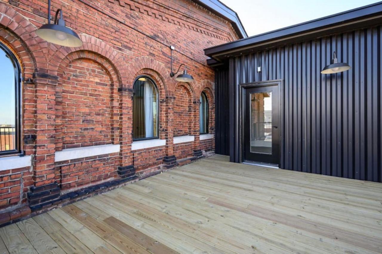 Regal Retreat In Pool Gym Free Parking Holiday home *