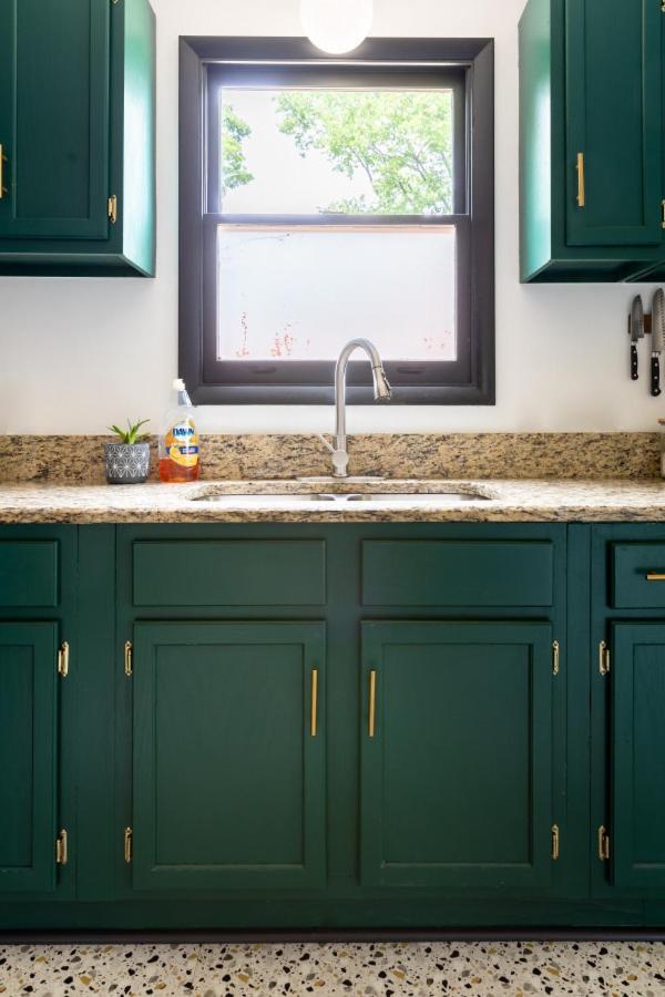 Mid-century Modern Near Downtown With Free Parking