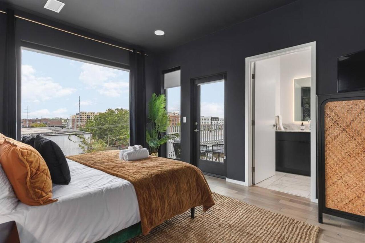 Apartment 3 Bedroom Oasis On The River With 2 Private Patios *