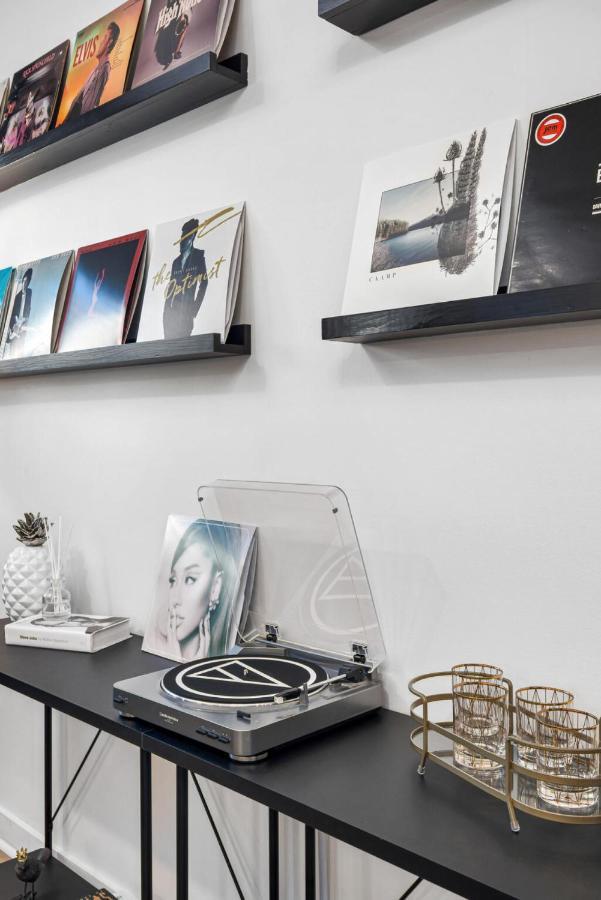 Walk To Vanderbilt And Belmont - Shuffle Board And Free Parking