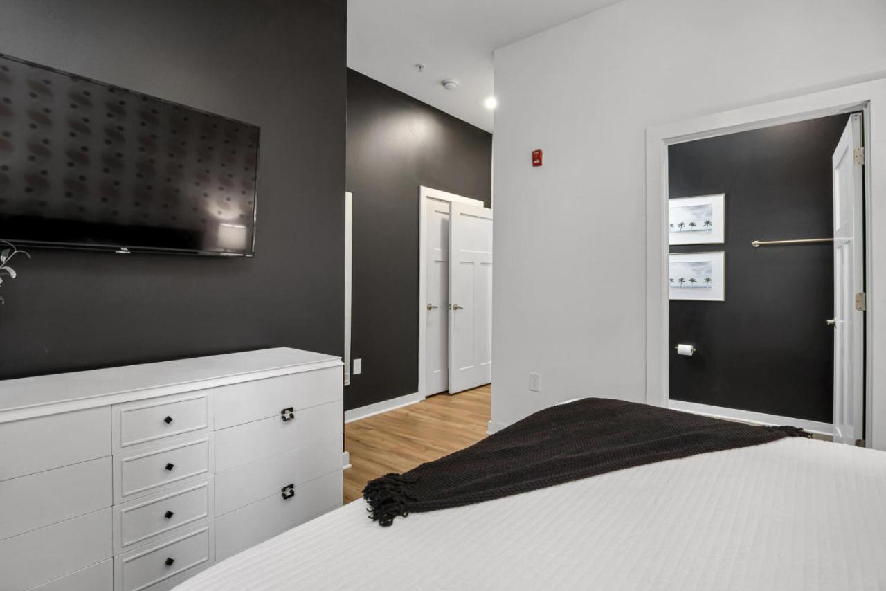 Walk To Vanderbilt And Belmont - Shuffle Board And Free Parking Holiday home Nashville