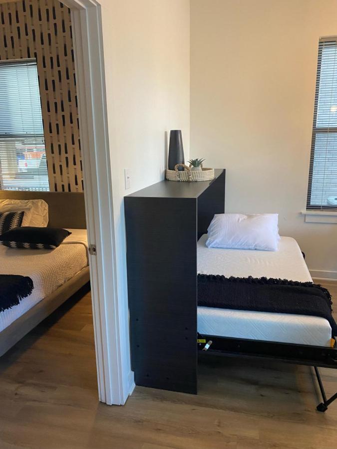 Walk To Vanderbilt And Belmont - Shuffle Board And Free Parking Holiday home *