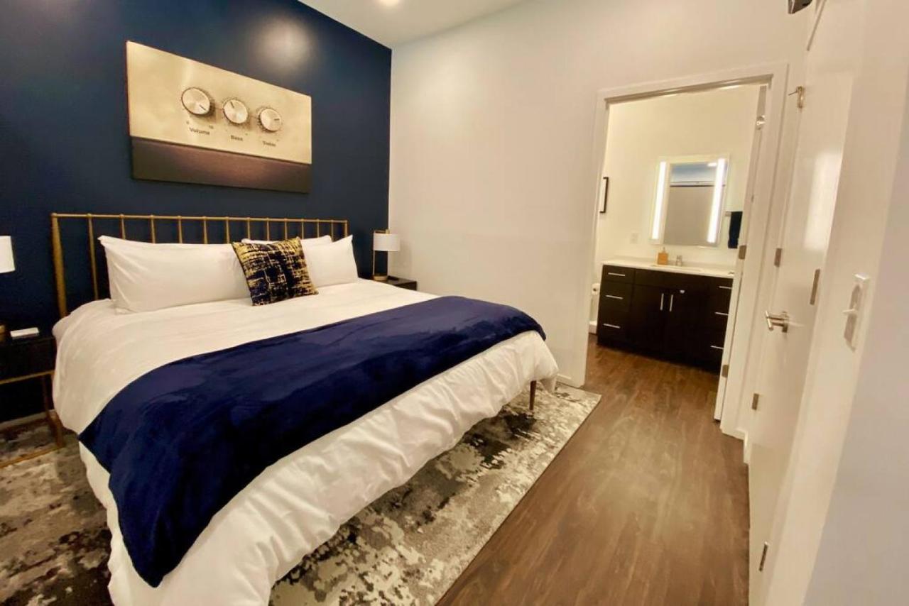 Chic Modern Pool, Patio, Parking