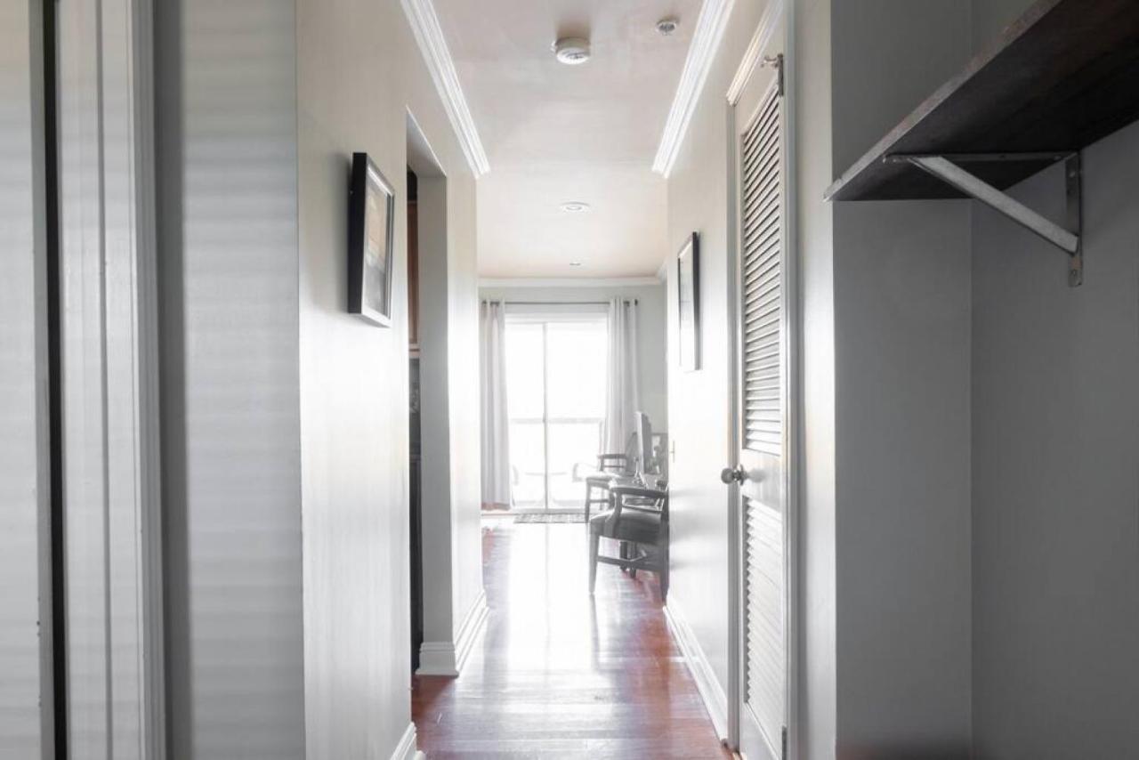 Walk To Downtown Broadway With Pool, Parking And Patio *