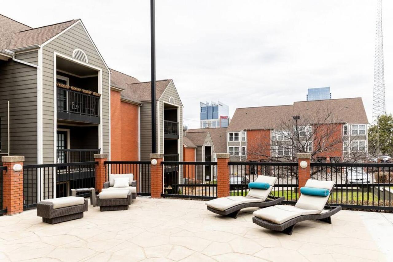 Apartment Downtown Condo, Walk To Broadway With Free Parking