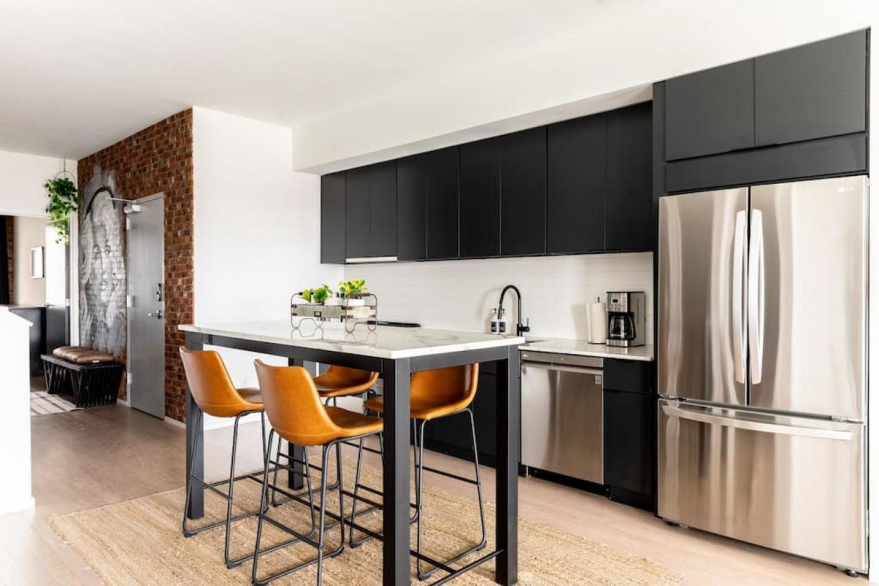 Stunning River View Walk To Downtown Rooftop Patio Apartment Nashville