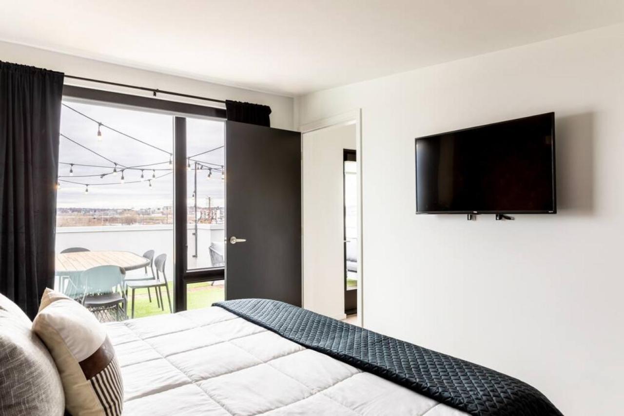 Apartment Stunning River View Walk To Downtown Rooftop Patio *