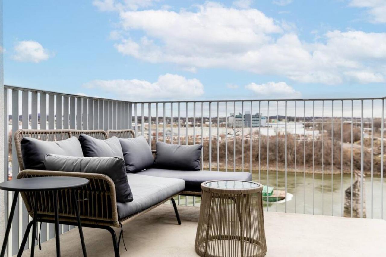 Stunning River View Walk To Downtown Rooftop Patio Nashville