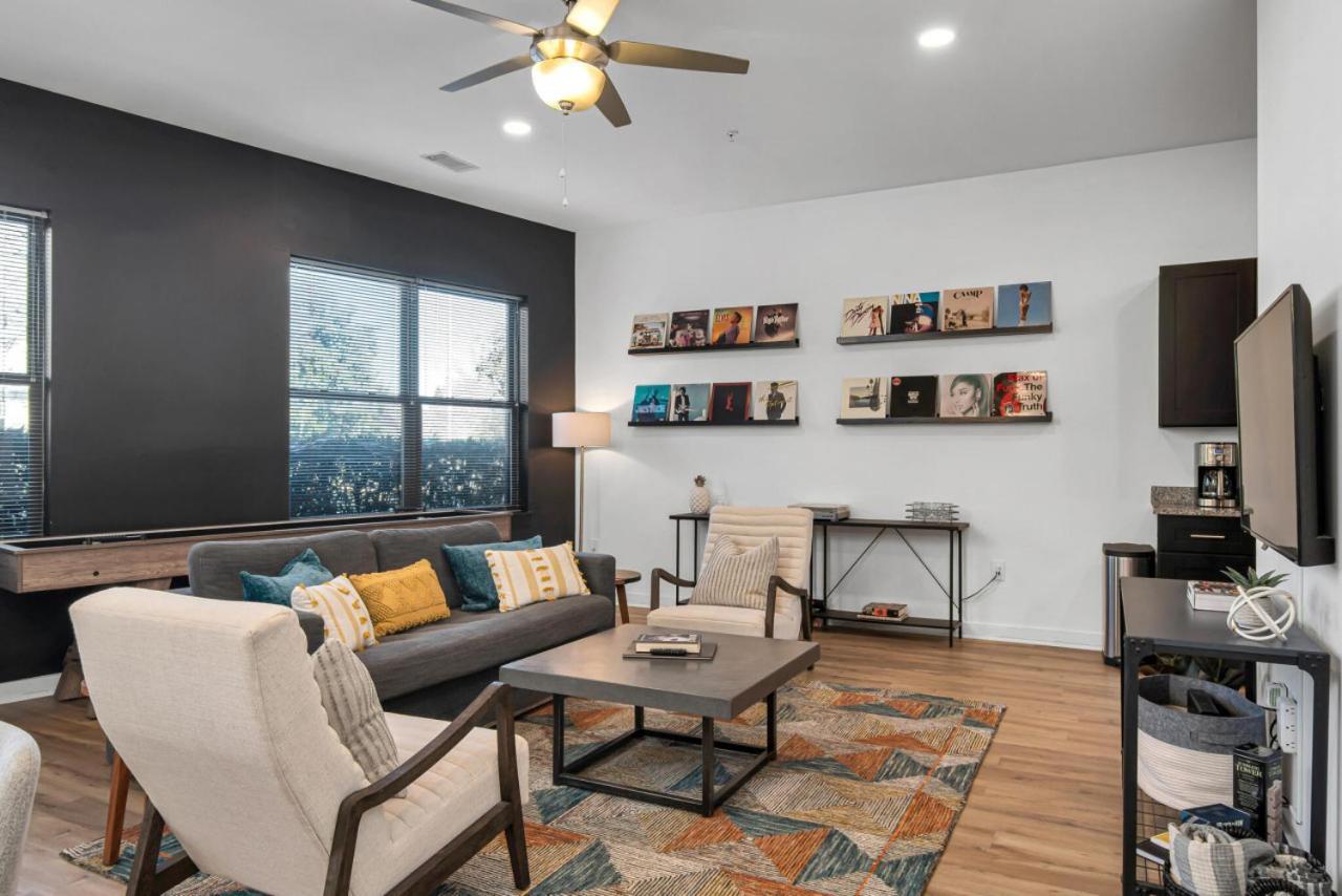 Holiday home Walk To Vanderbilt And Belmont - Shuffle Board And Free Parking Nashville