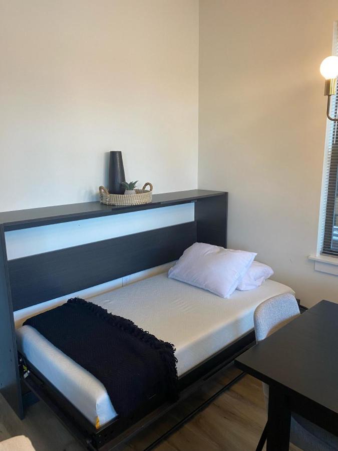 Walk To Vanderbilt And Belmont - Shuffle Board And Free Parking