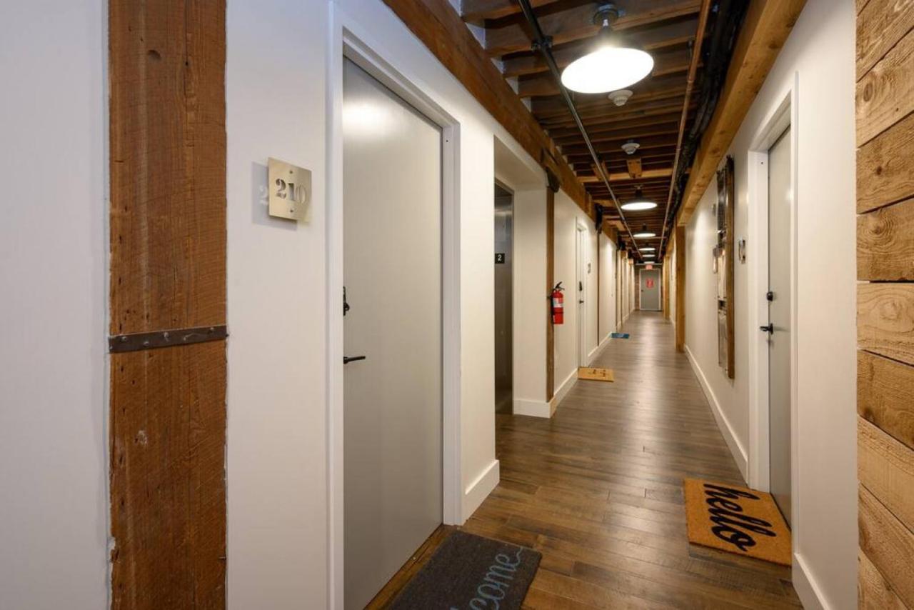 Holiday home Regal Retreat In Pool Gym Free Parking Nashville