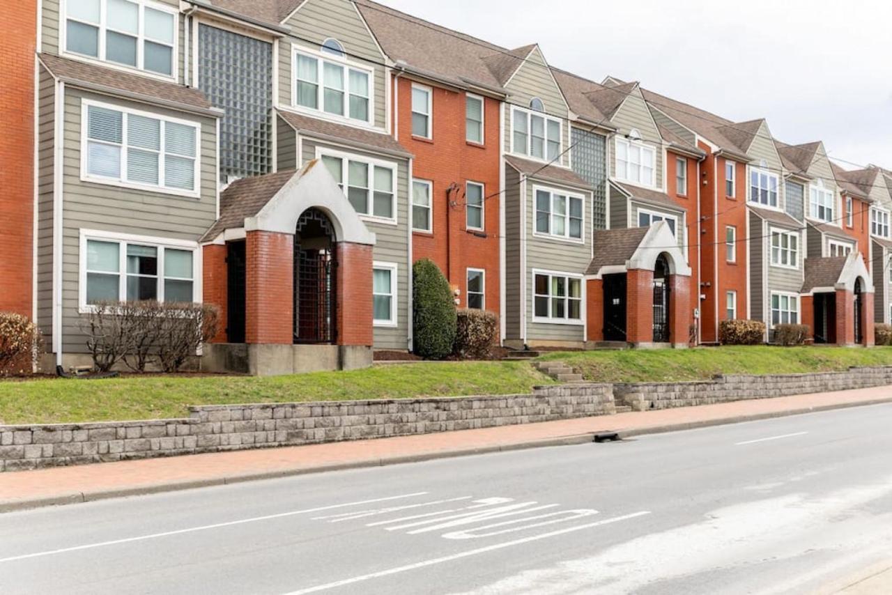Stylish Downtown 3 Beds, 1 Bedroom With Private Patio, Parking Nashville