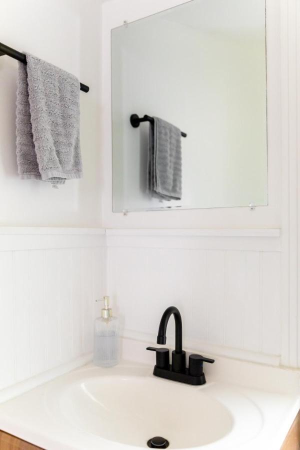 Mid-century Modern Near Downtown With Free Parking Holiday home