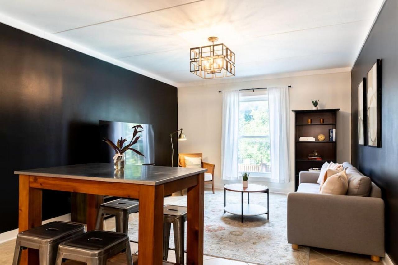 Famous Music Row Presidential 2 Bedroom, 2 Bathroom, 4 Beds * Nashville