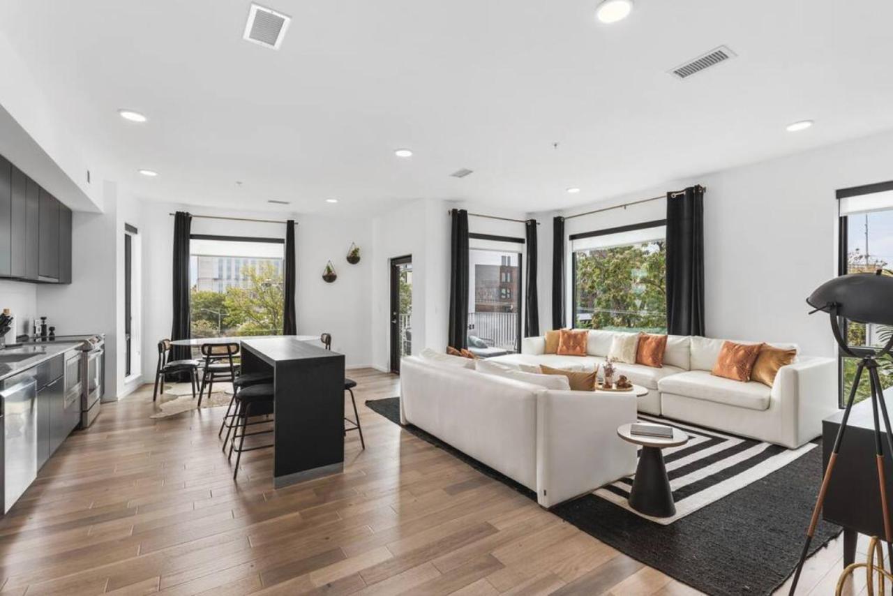 3 Bedroom Oasis On The River With 2 Private Patios Apartment *