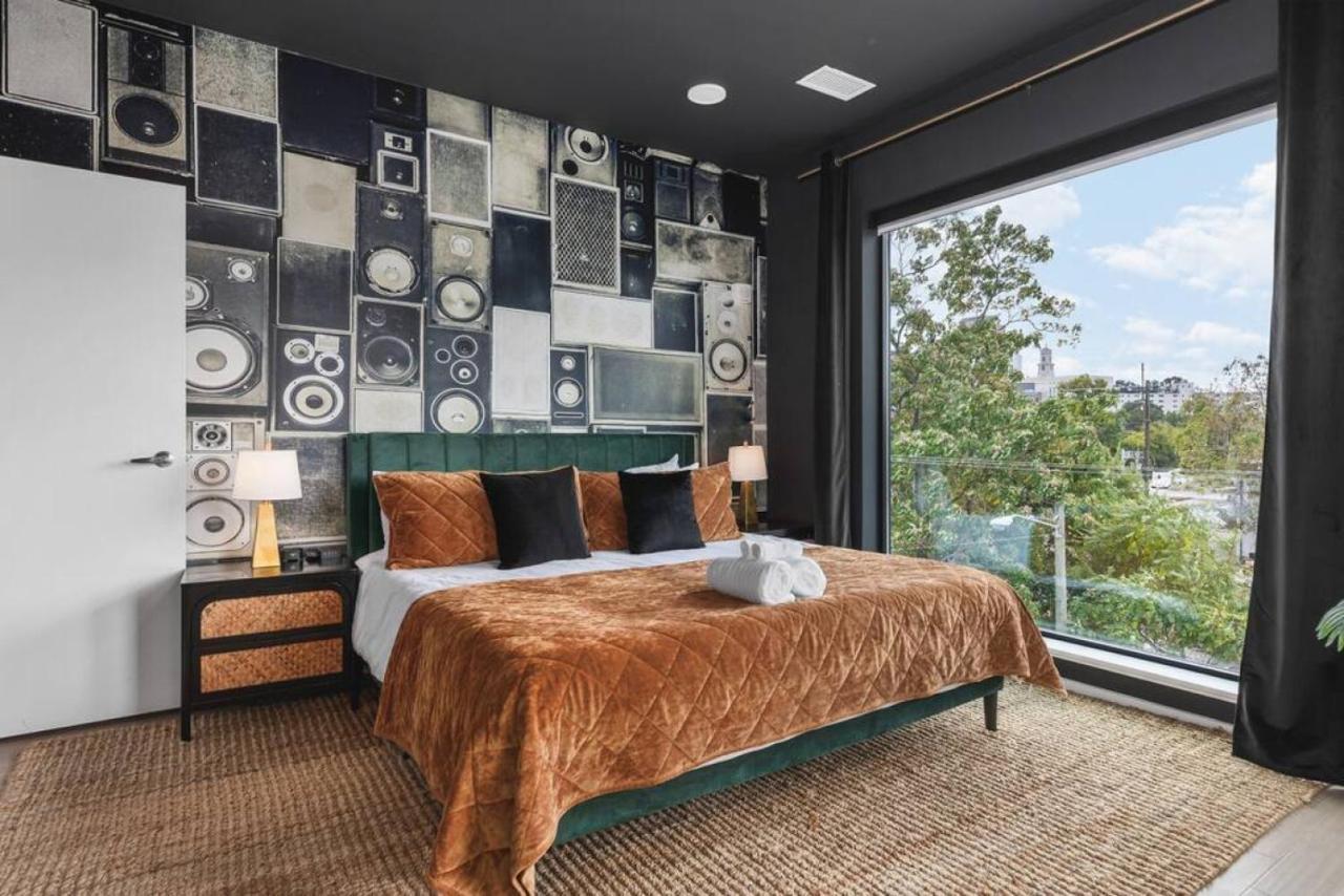3 Bedroom Oasis On The River With 2 Private Patios Apartment