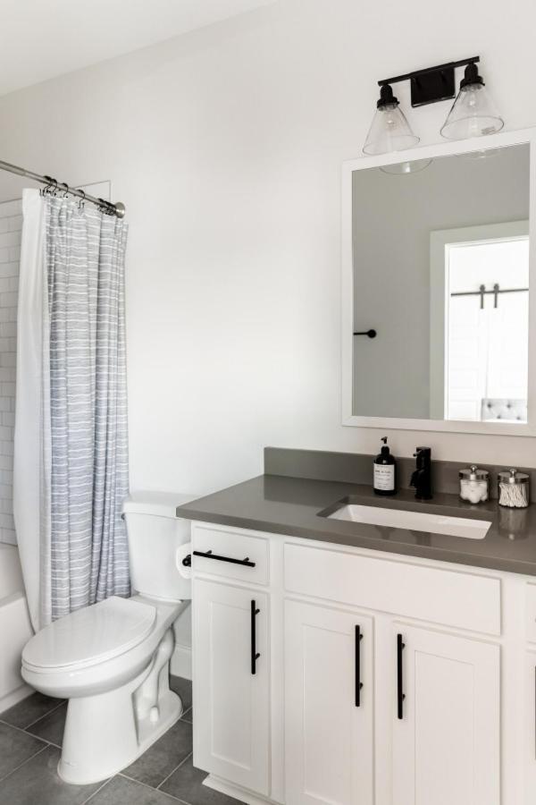 Diamond Retreat Townhome 7 Beds 3 Mi To Downtown Holiday home